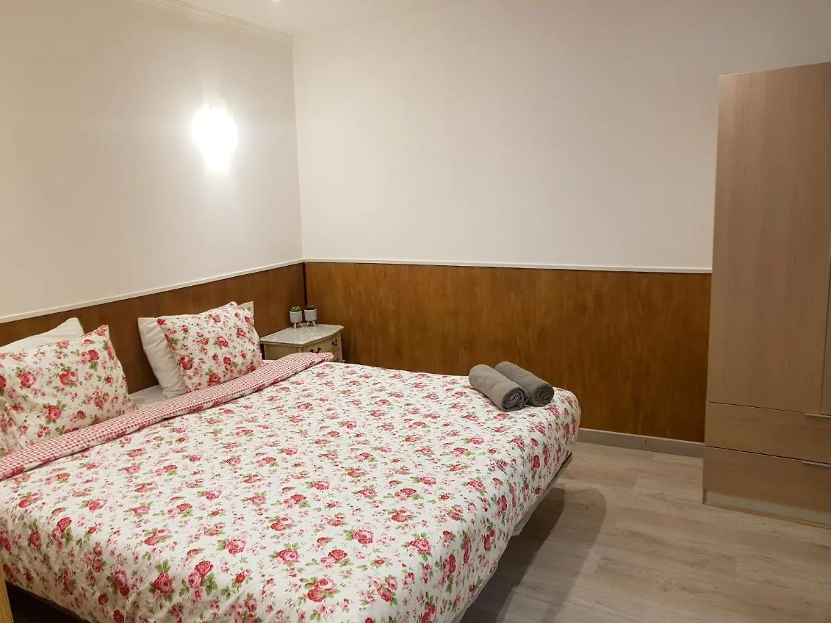Waves Guesthouse San Sebastian